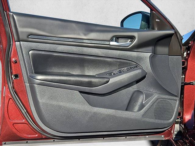 Used 2025 Nissan Altima 2.5 SV FWD image 10