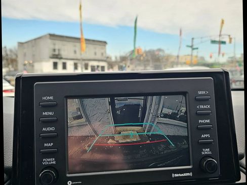 Used 2021 Toyota RAV4 LE image 21