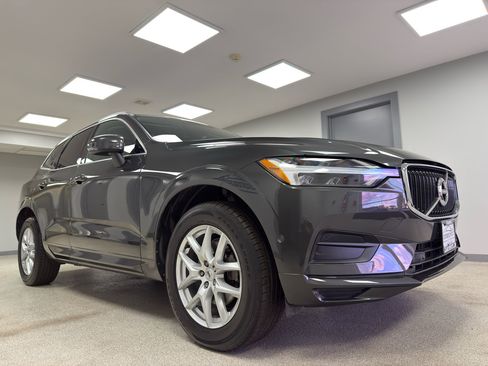 Used 2018 Volvo XC60 T5 Momentum w/ Convenience Package image 4