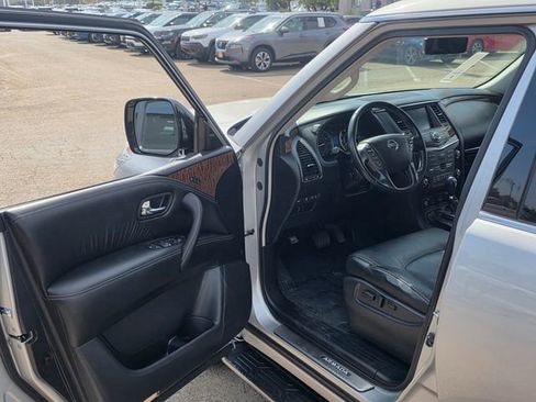 Used 2020 Nissan Armada Platinum w/ Interior Lighting Package image 41