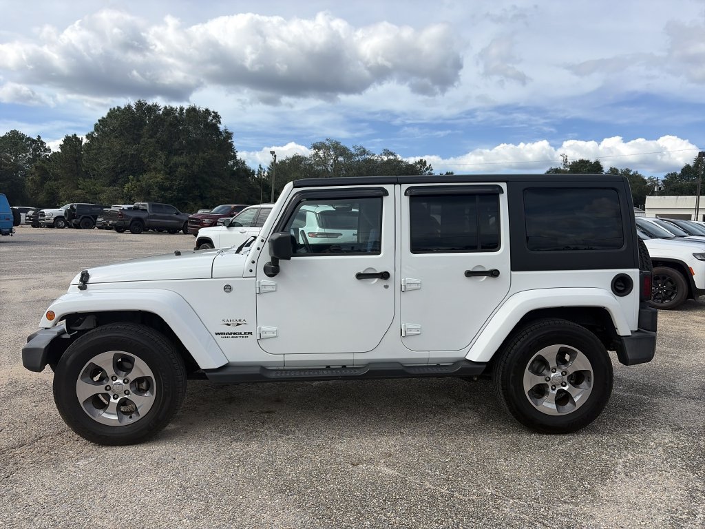 Used 2017 Jeep Wrangler Unlimited Sahara w/ Connectivity Group AWD/4WD image 3