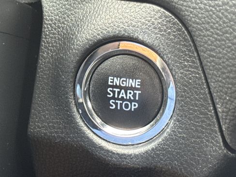 Used 2022 Toyota RAV4 XLE FWD image 18