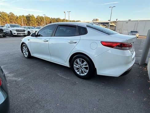 Used 2016 Kia Optima LX image 4