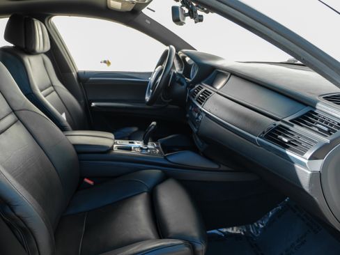 Used 2012 BMW X6 M image 32