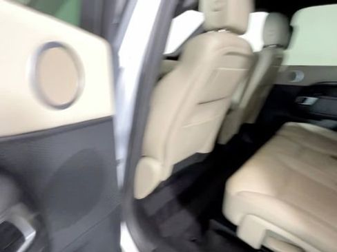 Used 2020 Land Rover Discovery SE AWD/4WD image 16