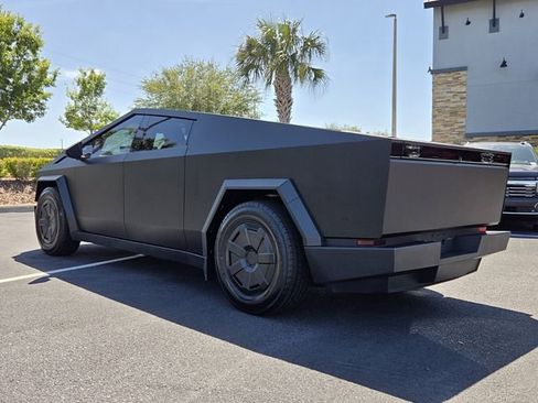Used 2025 Tesla Cybertruck AWD Crew Cab image 4