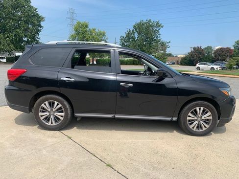 Used 2020 Nissan Pathfinder SV FWD image 8