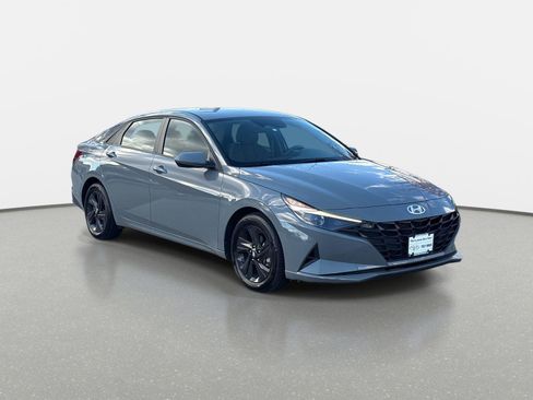 Used 2023 Hyundai Elantra SEL w/ Cargo Package image 3