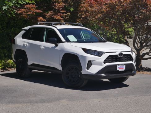 Used 2020 Toyota RAV4 LE AWD/4WD image 27