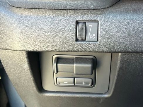 Used 2024 GMC Canyon Denali image 22