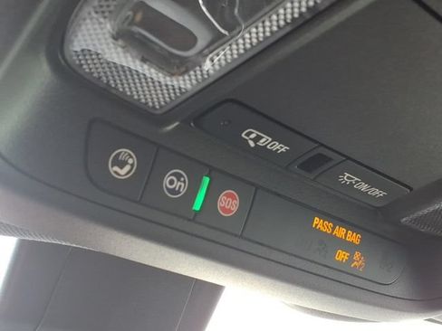 Used 2023 Chevrolet Equinox RS FWD image 25