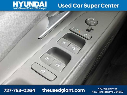 Used 2024 Hyundai Elantra SEL FWD image 24