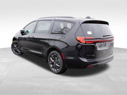 New 2026 Chrysler Pacifica Limited w/ S Appearance Package AWD/4WD image 5