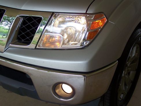 Used 2019 Nissan Frontier SL image 16