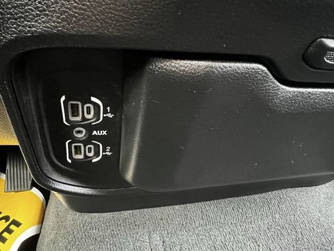 Used 2019 RAM 1500 Laramie image 24