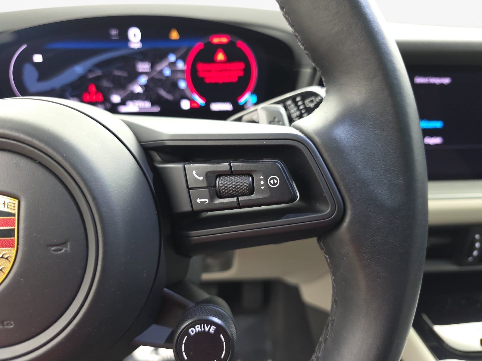 Used 2024 Porsche Cayenne AWD/4WD image 15