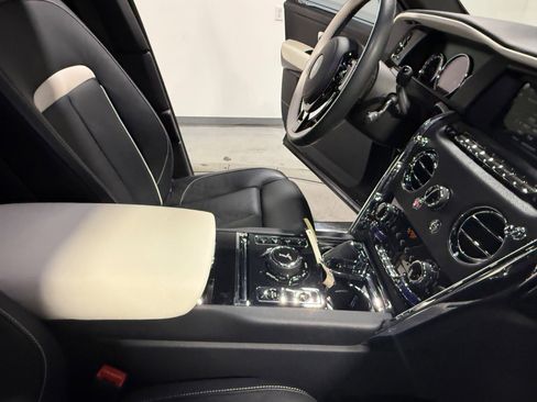 Used 2023 Rolls-Royce Cullinan image 45