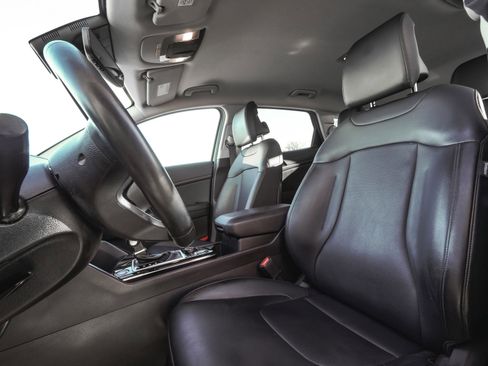 Used 2024 Kia Sportage EX image 16