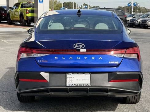 Used 2025 Hyundai Elantra Limited FWD image 24