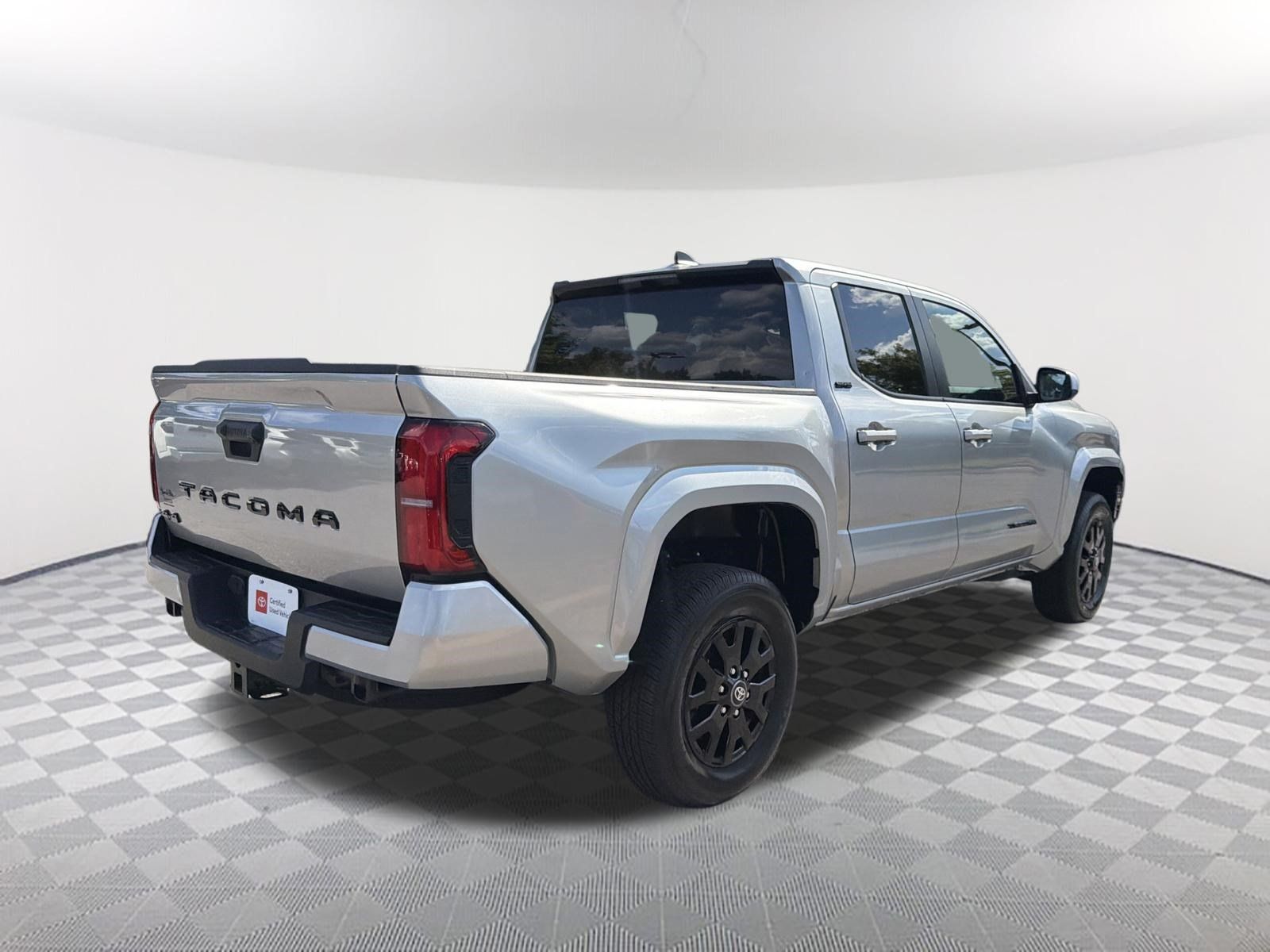 Certified 2025 Toyota Tacoma SR5 AWD/4WD image 17