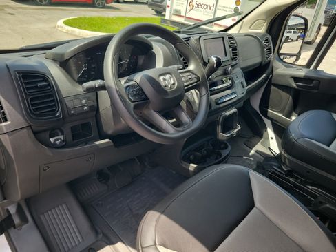 Used 2026 RAM ProMaster 2500 w/ Convenience Group FWD image 9