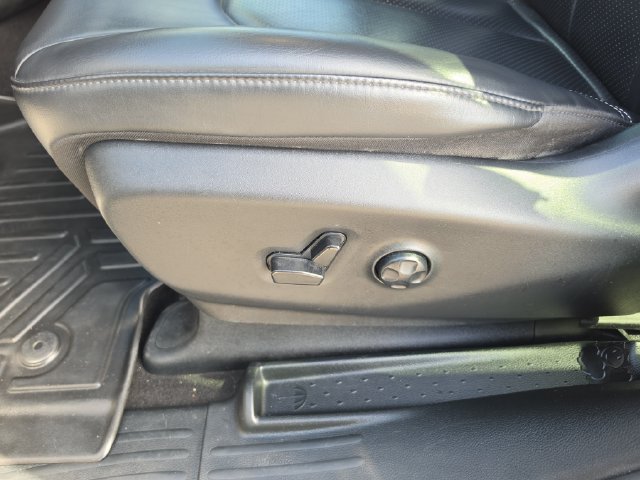 Used 2023 Chrysler Pacifica Touring-L w/ S Appearance Package FWD image 15