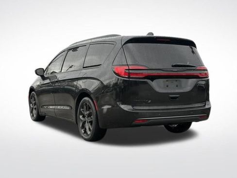 Used 2023 Chrysler Pacifica Touring-L w/ S Appearance Package image 24