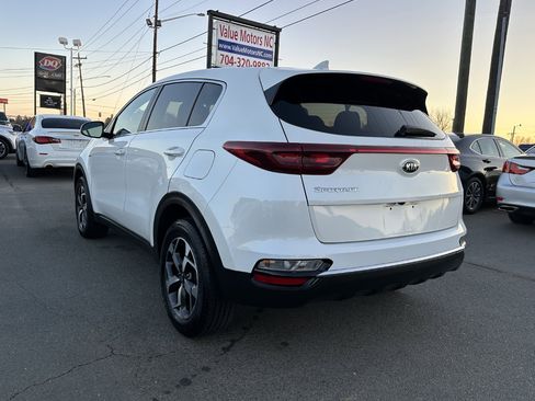 Used 2021 Kia Sportage LX image 4