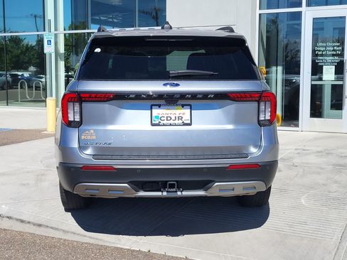 Used 2025 Ford Explorer Active w/ Active Comfort Package RWD image 5