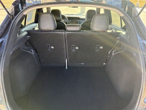 Used 2020 Nissan Kicks SR image 13