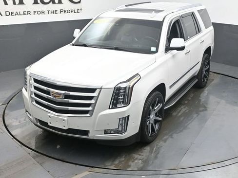 Used 2017 Cadillac Escalade Premium Luxury image 46