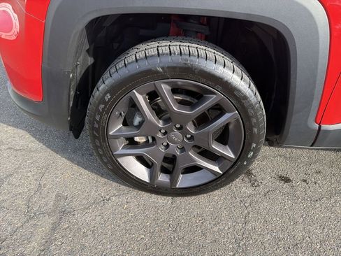 Used 2022 Jeep Renegade Latitude w/ Sun/Sound Group image 30