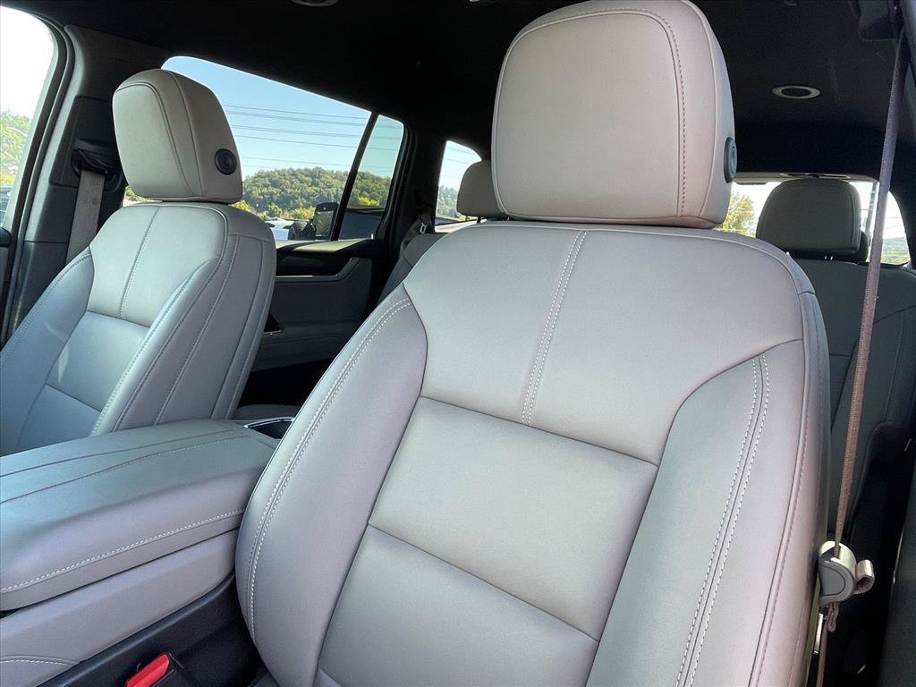 Used 2026 GMC Acadia Elevation w/ Elevation Premium Package FWD image 21