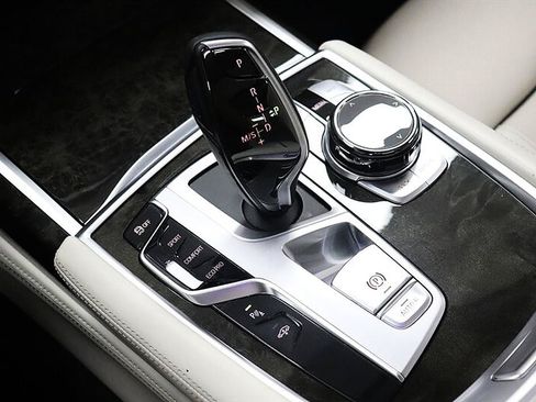 Used 2018 BMW 740i RWD image 49