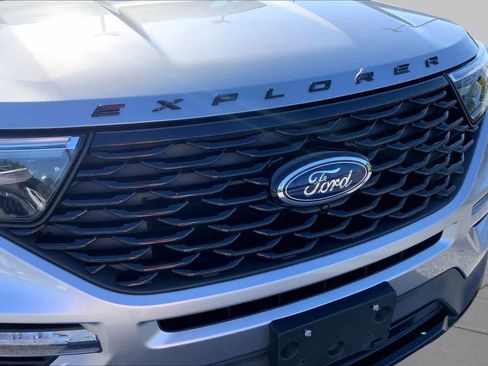 Used 2023 Ford Explorer ST-Line w/ Class IV Trailer Tow Package RWD image 29