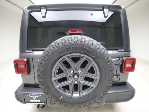 Used 2024 Jeep Wrangler Unlimited Sport AWD/4WD image 4