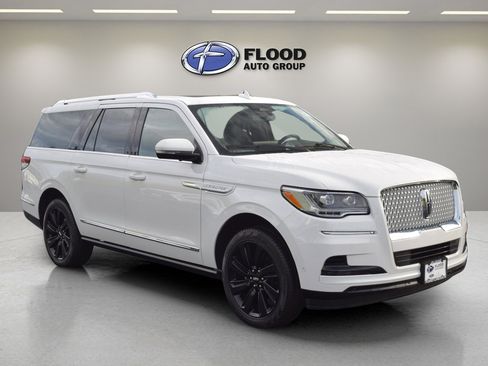 Used 2024 Lincoln Navigator L Reserve image 1