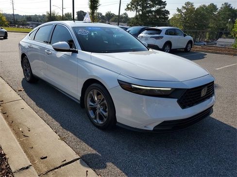 Certified 2023 Honda Accord EX image 3