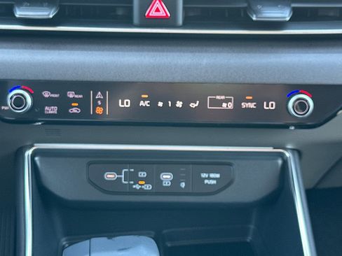 New 2026 Kia Carnival EX FWD image 27