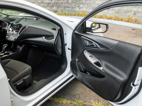 Used 2025 Chevrolet Malibu RS image 15