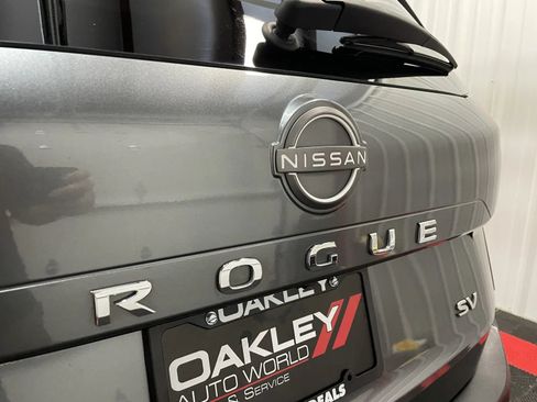 Used 2023 Nissan Rogue SV FWD image 13