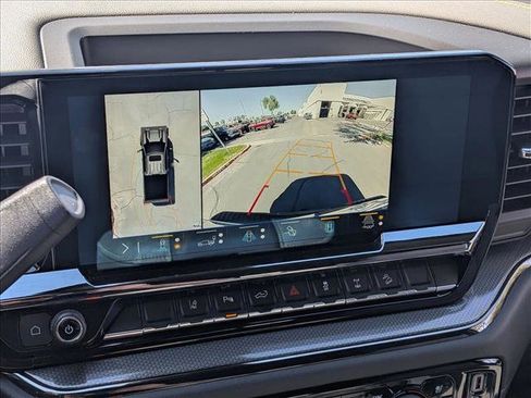 Used 2025 Chevrolet Silverado 2500 ZR2 w/ Technology Package image 11