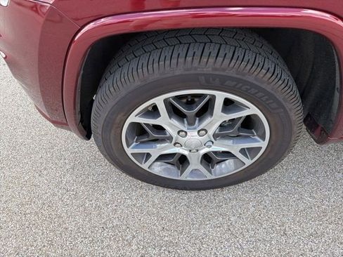 Used 2020 Jeep Grand Cherokee Overland AWD/4WD image 3