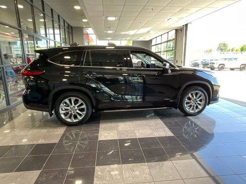 Used 2023 Toyota Highlander Limited AWD/4WD image 6