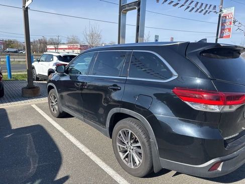 Used 2019 Toyota Highlander XLE image 4