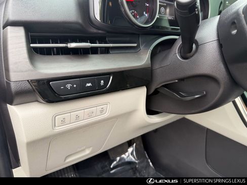 Used 2022 Kia Carnival EX FWD image 29