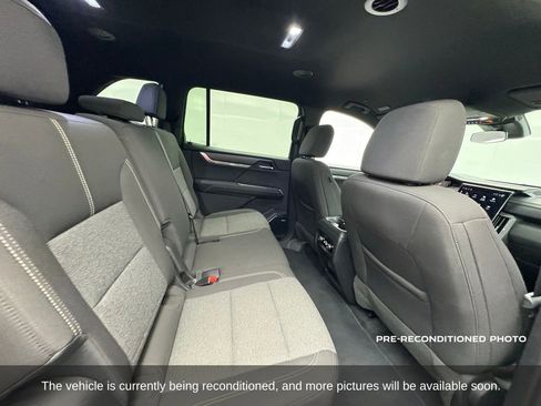 Used 2025 GMC Acadia Elevation image 15