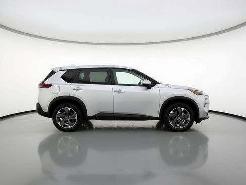 Used 2025 Nissan Rogue SV image 11