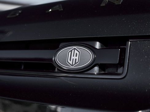 Used 2024 Land Rover Defender 110 SE image 9