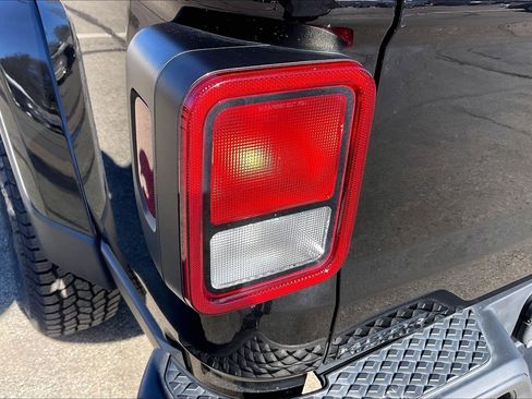 Certified 2022 Jeep Gladiator Sport image 27